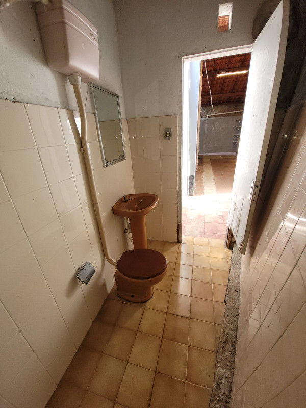 Casa à venda Suíssa com 213m² e 3 quartos por R$ 600.000 - 411055571-wc-fora.jpg