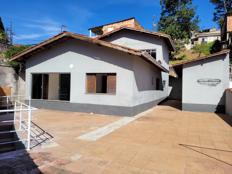 Casa à venda Suíssa com 213m² e 3 quartos por R$ 600.000 - 724793247-fachada-quintal.jpg