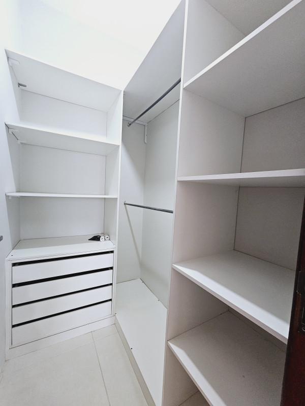 Casa à venda Jardim Nova Europa com 220m² e 4 quartos por R$ 730.000 - 1803221099-closet.jpg