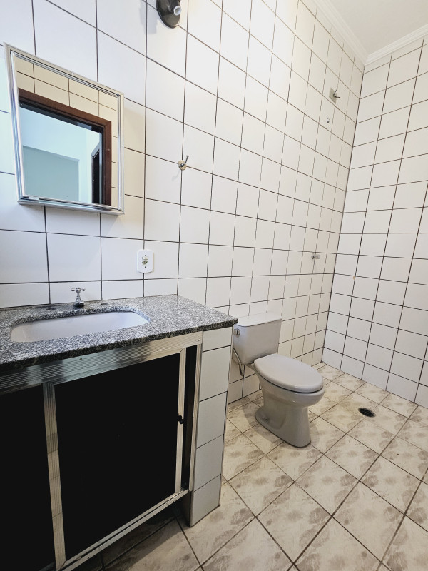 Casa à venda Jardim Nova Europa com 220m² e 4 quartos por R$ 730.000 - 1821125791-banheiro-3.jpg