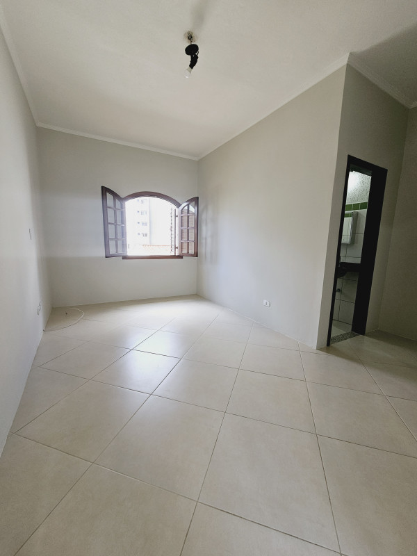 Casa à venda Jardim Nova Europa com 220m² e 4 quartos por R$ 730.000 - 2041651238-suite-1.jpg