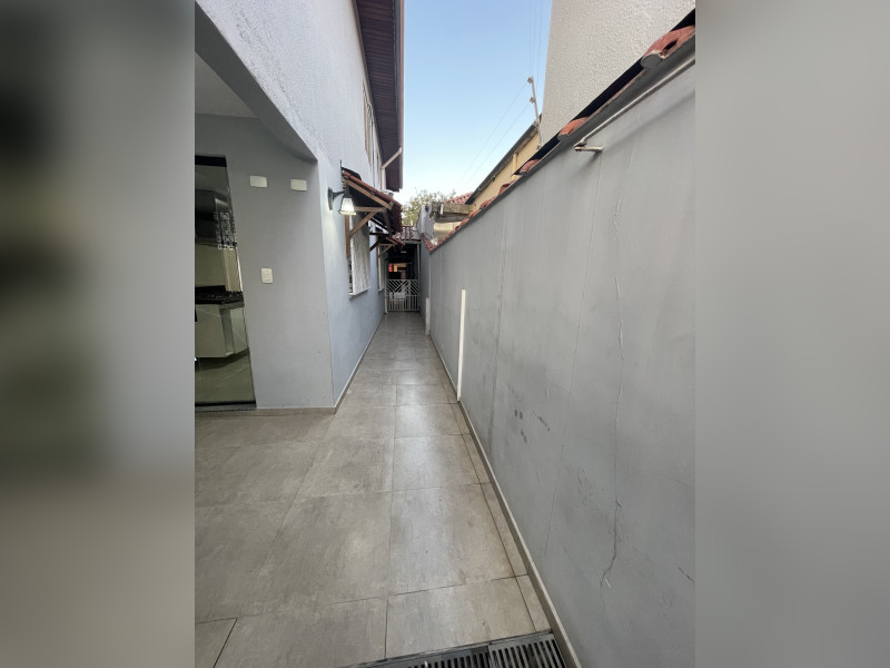Casa à venda Ipiranga  com 280m² e 4 quartos por R$ 1.300.000 - corredor-garagem3.jpeg