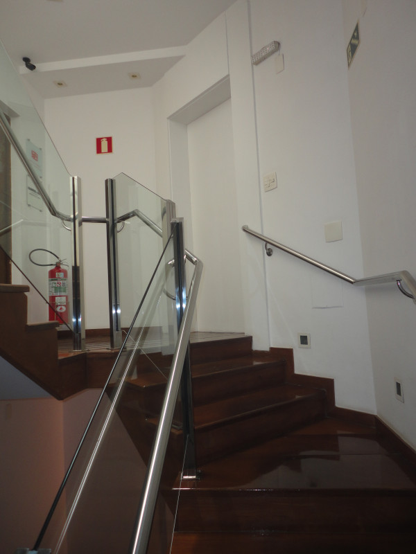 Comercial para alugar Mangabeiras com 158m² e 1 quarto por R$ 6.000 - 196274480-escada-acesso-consultorio.JPG