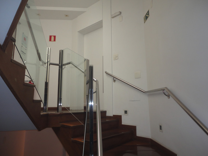 Comercial para alugar Mangabeiras com 158m² e 1 quarto por R$ 6.000 - 619651513-escada-acesso-consultorio2.JPG