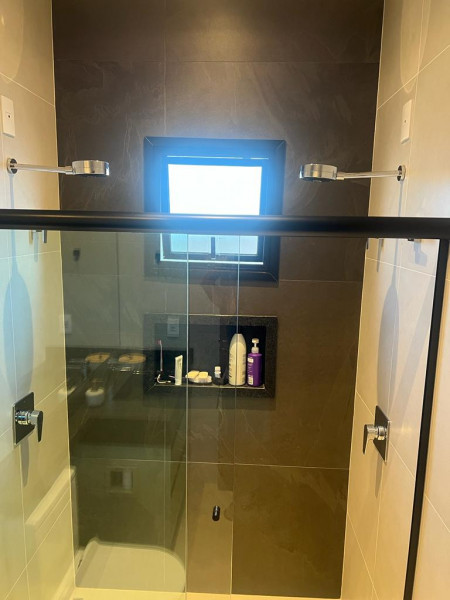 Casa de condomínio à venda Distrito de Bonfim Paulista com 315m² e 3 quartos por R$ 1.200.000 - 769393362-banheiro-suite-ducha-dupla.jpeg