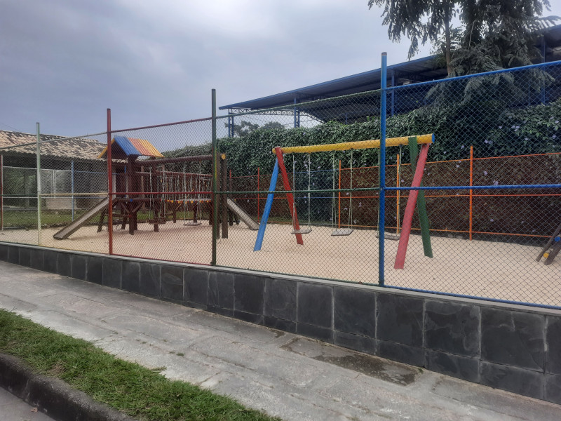 Casa de condomínio à venda Amendoeira com 170m² e 3 quartos por R$ 350.000 - 1879062009-3-playgraund.jpg