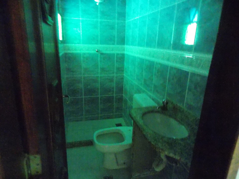Casa de condomínio à venda Amendoeira com 170m² e 3 quartos por R$ 350.000 - 876150153-18-banheiro-parte-terrea.JPG
