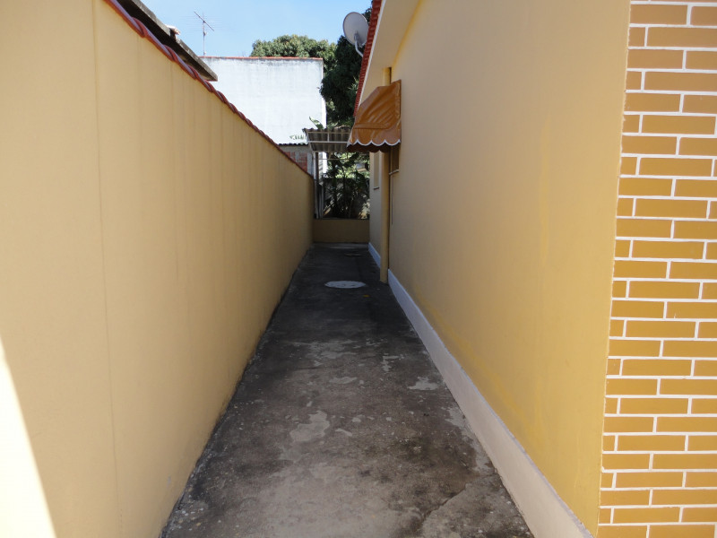 Casa à venda Cosmos com 140m² e 4 quartos por R$ 320.000 - 1723830507-corredor-lateral-externo.JPG