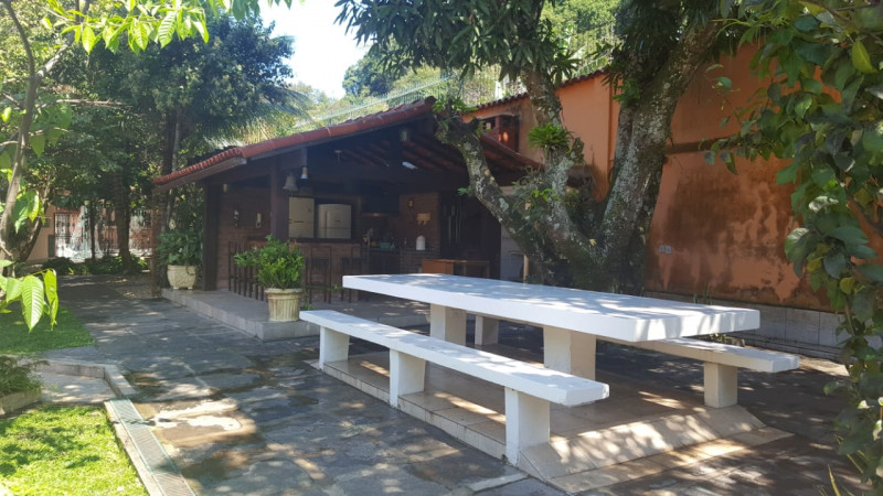 Casa à venda Itacuruça com 700m² e 9 quartos por R$ 3.000.000 - 793966893-mesa-churrasqueira.jpg