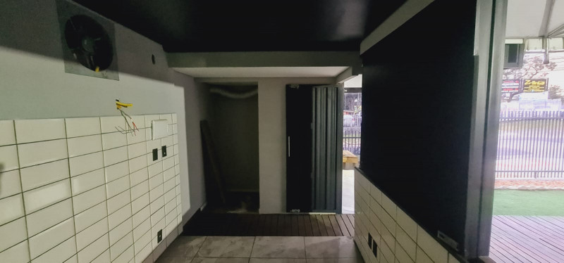 Comercial para alugar Novo Mundo com 148m² e 1 quarto por R$ 5.990 - 1818263031-interna-container-20m2-1.jpg