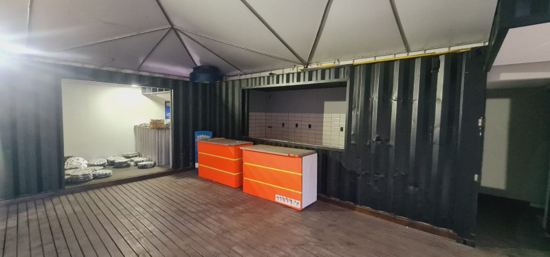 Comercial para alugar Novo Mundo com 148m² e 1 quarto por R$ 5.990 - 826269888-entradas-containers-1.jpg
