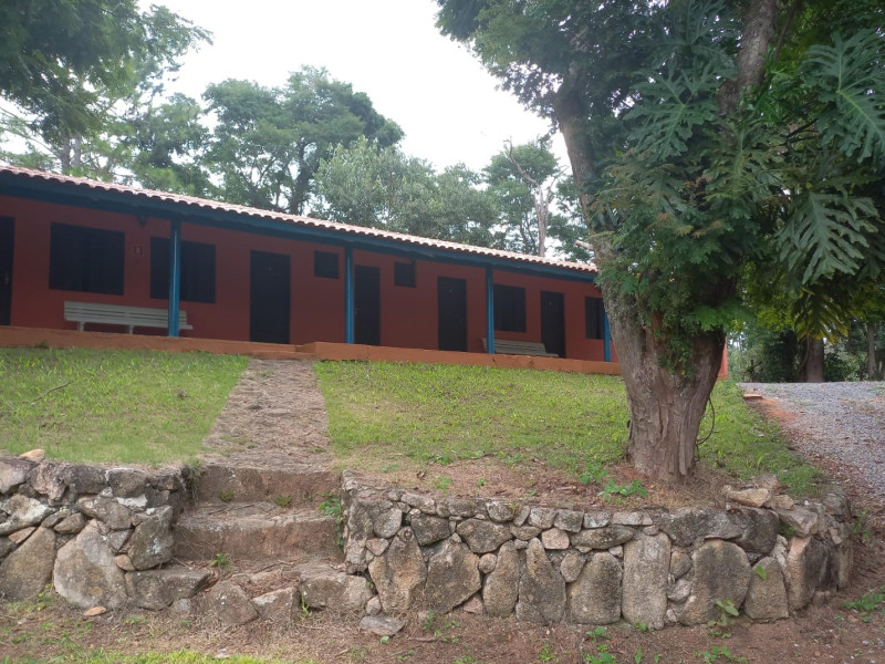 Sítio à venda Centro com 115000m² e 16 quartos por R$ 2.750.000 - 20-frente-do-predio-dos-apartamentos.jpeg