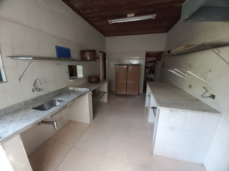 Sítio à venda Centro com 115000m² e 16 quartos por R$ 2.750.000 - 43-cozinha-profissional.jpg