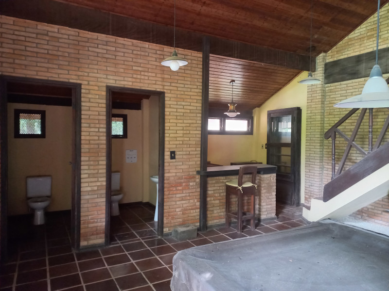 Sítio à venda Centro com 115000m² e 16 quartos por R$ 2.750.000 - 56-banheiros-e-bar-do-salao.jpg