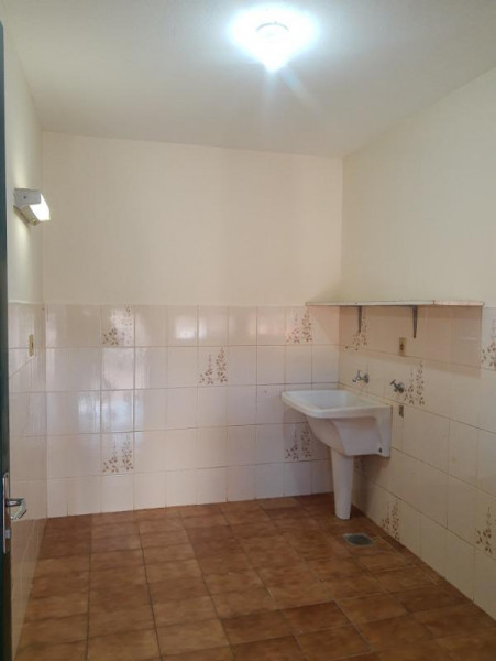 Casa à venda Vila Indaiá com 197m² e 3 quartos por R$ 550.000 - 126822670-12-lavanderia.jpg