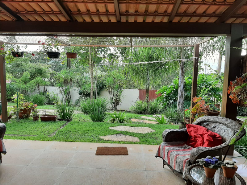 Casa à venda Centro com 220m² e 4 quartos por R$ 1.300.000 - jardim-frente-image-2023-08-22-at-085047.jpeg