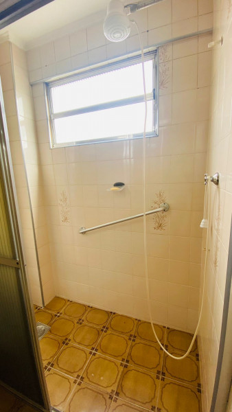 Kitnet para alugar Guaiaúna com 36m² e 1 quarto por R$ 1.400 - 691699882-banheiro-1.jpg