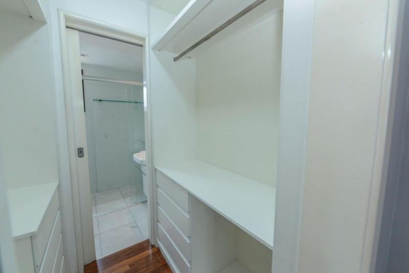 Cobertura à venda Sion com 200m² e 3 quartos por R$ 2.000.000 - 768770684-closet.jpg