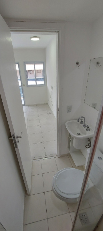 Apartamento à venda Recreio dos Bandeirantes com 107m² e 3 quartos por R$ 630.000 - 1676702272-banheiro-sala-02.jpg