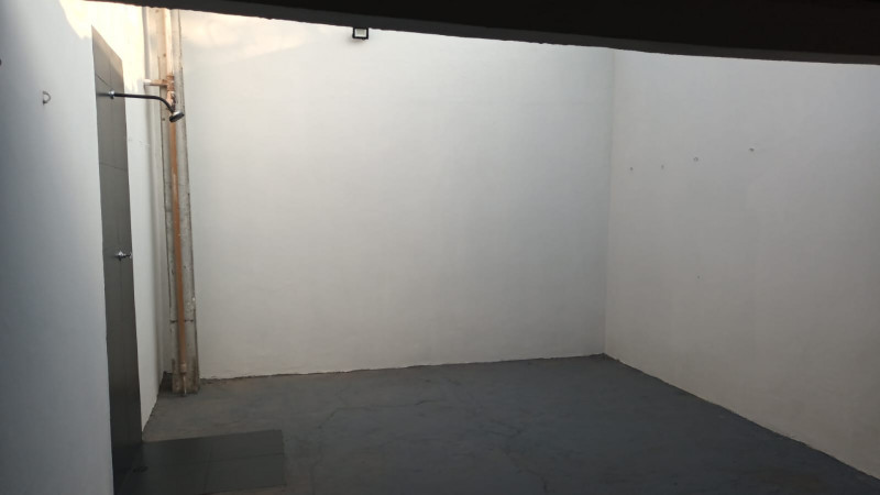 Apartamento para alugar Cauamé com 140m² e 2 quartos por R$ 2.000 - 1276133815-quintal-chuveiro-piso-e-lampada.jpeg