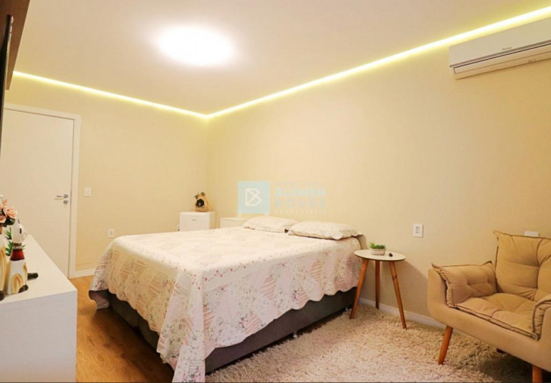 Casa à venda Velha Central com 200m² e 2 quartos por R$ 699.000 - 256057154-deebafef-7732-4037-af12-4f1d54255a22.jpeg
