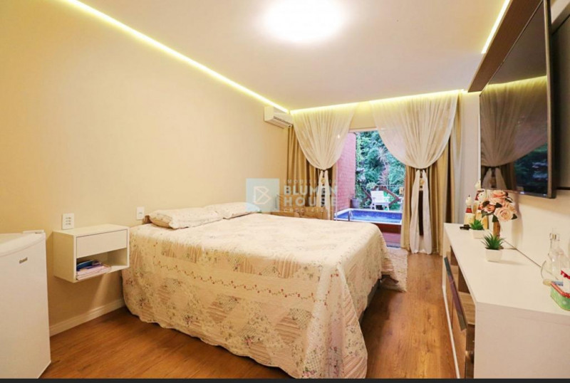 Casa à venda Velha Central com 200m² e 2 quartos por R$ 699.000 - 731614742-f4037bc1-ed80-416b-bcc5-3d6b14c74130.jpeg