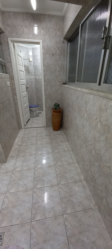 Apartamento à venda Ponta da Praia com 90m² e 3 quartos por R$ 560.000 - 588927372-banheiro-area-servico-2.jpg