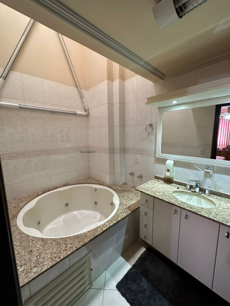 Casa à venda Jardim das Américas com 300m² e 4 quartos por R$ 18.000.000 - 2039234925-8b4d49ce-be18-4420-8193-30a3b74d84d5.jpeg