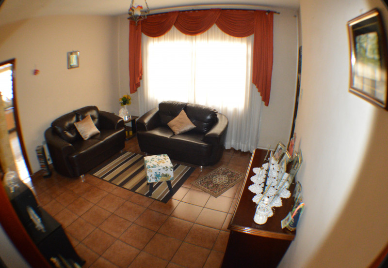 Casa à venda Jardim das Belezas com 135m² e 3 quartos por R$ 650.000 - 689814812-sala-entrada.jpg