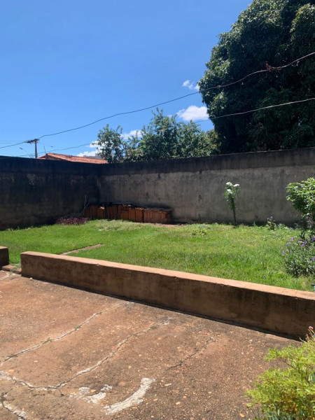 Casa à venda Santa Mônica com 180m² e 3 quartos por R$ 550 - 653016113-imagem-do-whatsapp-de-2023-03-06-as-11.jpg