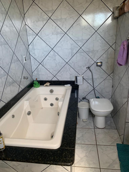 Casa à venda Santa Mônica com 180m² e 3 quartos por R$ 550 - 736475914-imagem-do-whatsapp-de-2023-03-06-as-11.jpg