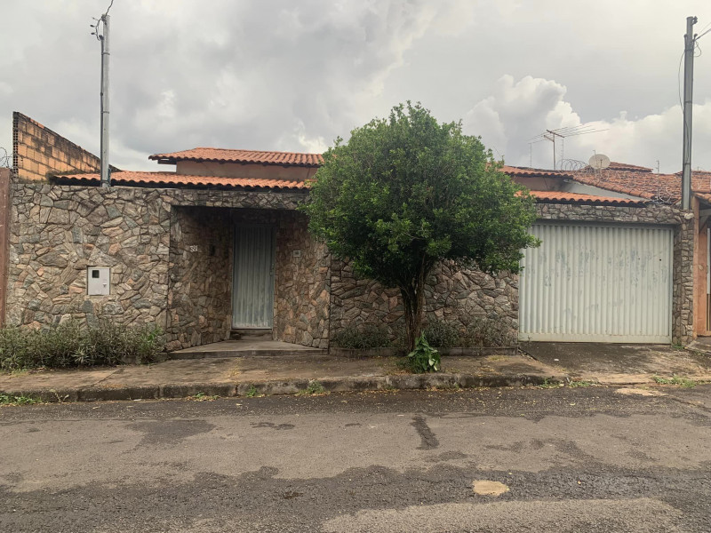 Casa à venda Santa Mônica com 180m² e 3 quartos por R$ 550 - 778001075-334524274-216738777494379-8455350639274036646-n.jpg