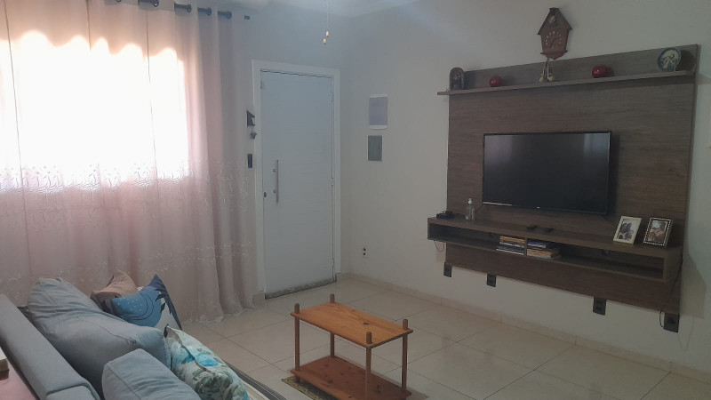 Casa à venda Esplanada Santa Terezinha com 190m² e 3 quartos por R$ 580.000 - 1301437617-sala-estar-1.jpg