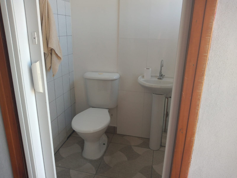 Casa à venda Esplanada Santa Terezinha com 190m² e 3 quartos por R$ 580.000 - 1854801116-banheiro-cozinha.jpg