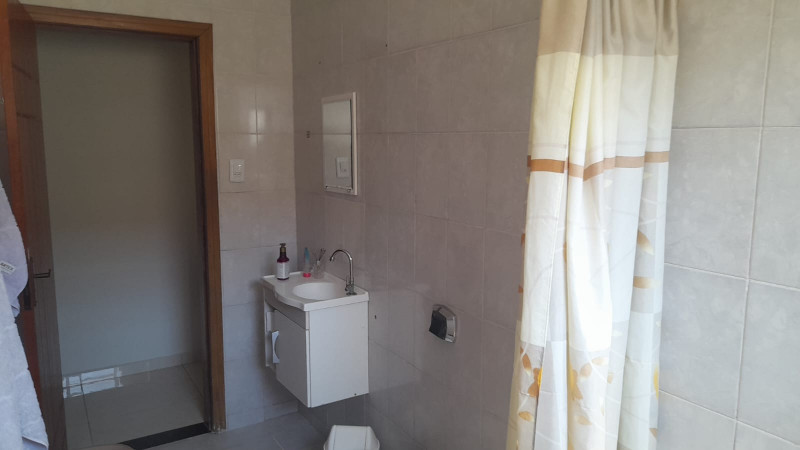 Casa à venda Esplanada Santa Terezinha com 190m² e 3 quartos por R$ 580.000 - 905310793-banheiro-1.jpg