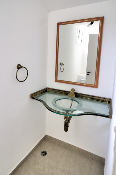 Casa à venda Res. Onze (Alphaville) com 293m² e 3 quartos por R$ 1.978.000 - 1111694624-3-lavabo.jpg