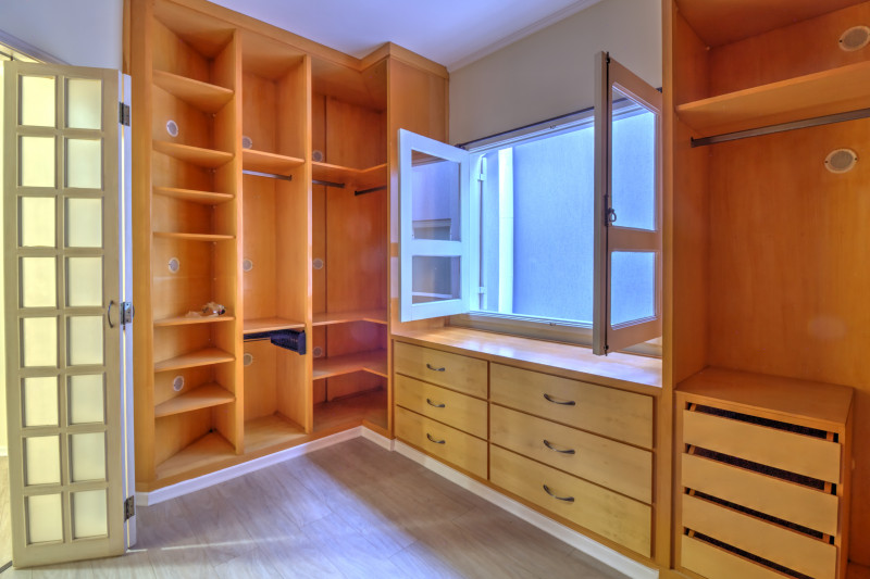 Casa à venda Res. Onze (Alphaville) com 293m² e 3 quartos por R$ 1.978.000 - 1569481893-21-closet-vista-1.jpg