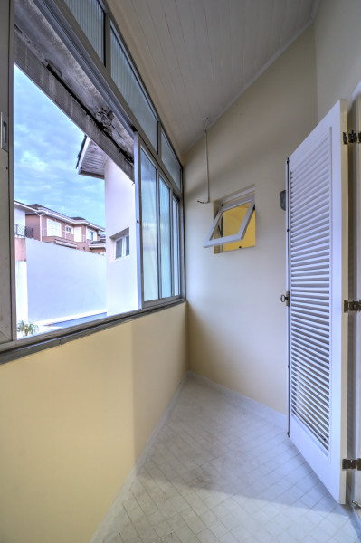 Casa à venda Res. Onze (Alphaville) com 293m² e 3 quartos por R$ 1.978.000 - 1972001346-24-varanda-da-suite-de-tras-vista-2.jpg