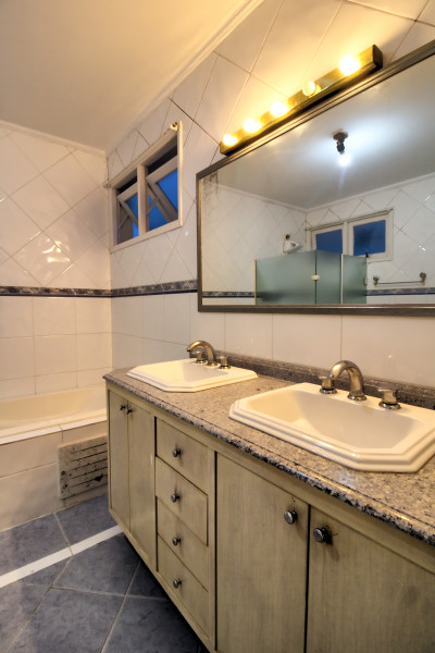 Casa à venda Res. Onze (Alphaville) com 293m² e 3 quartos por R$ 1.978.000 - 2049997258-20-banheiro-da-suite-de-tras.jpg