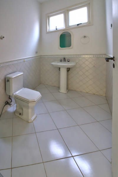 Casa à venda Res. Onze (Alphaville) com 293m² e 3 quartos por R$ 1.978.000 - 681761-15-banheiro-suite-da-frente.jpg