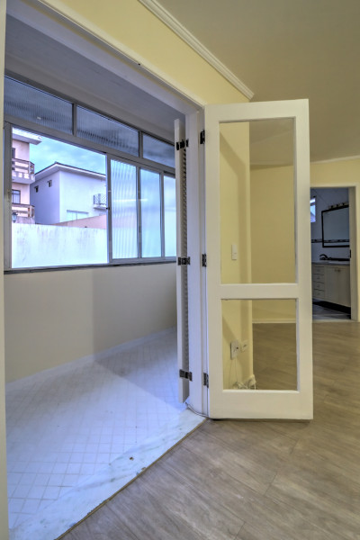 Casa à venda Res. Onze (Alphaville) com 293m² e 3 quartos por R$ 1.978.000 - 829883345-23-varanda-da-suite-de-tras-vista-1.jpg