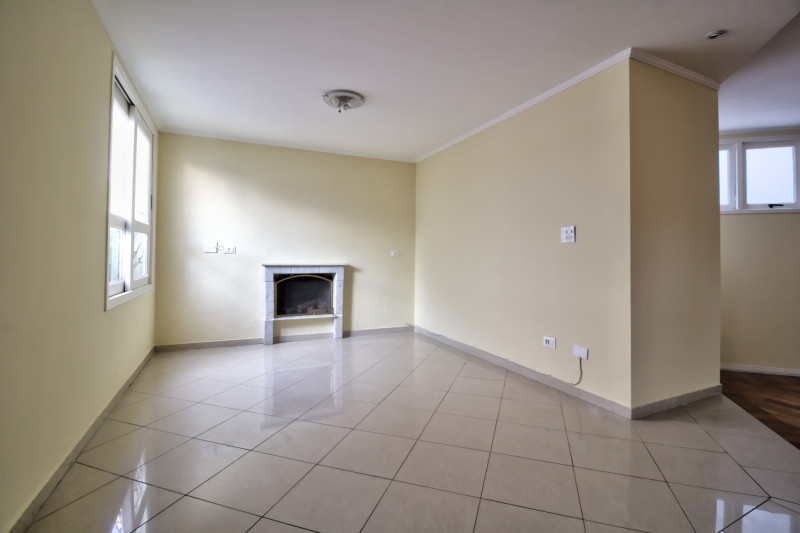 Casa à venda Res. Onze (Alphaville) com 293m² e 3 quartos por R$ 1.978.000 - 886620729-6-sala-da-lareira.jpg