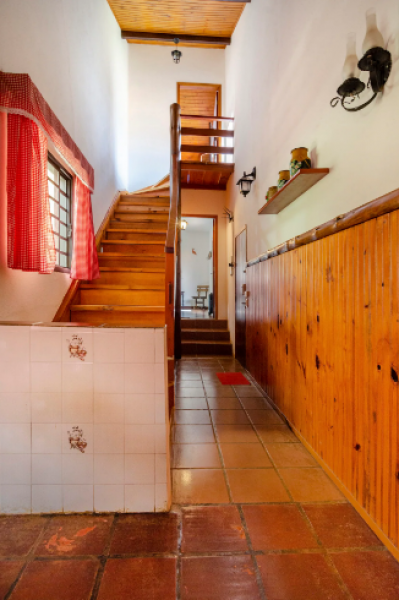 Casa à venda centro com 150m² e 3 quartos por R$ 3.350.000 - 368733690-escada-cozinha-suite.png