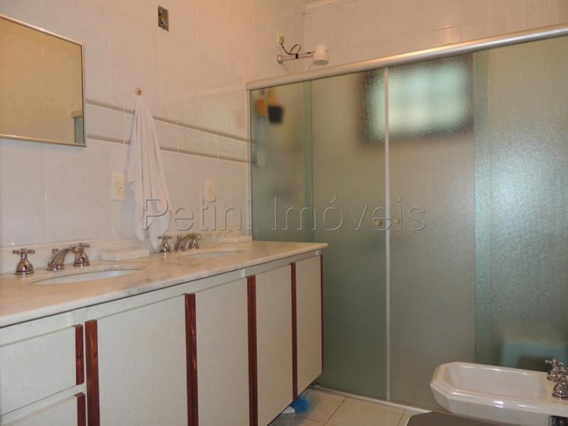 Casa de condomínio à venda Condominio Jardim das Palmeiras com 1650m² e 4 quartos por R$ 900.000 - 529065190-14-banheiro1.jpeg