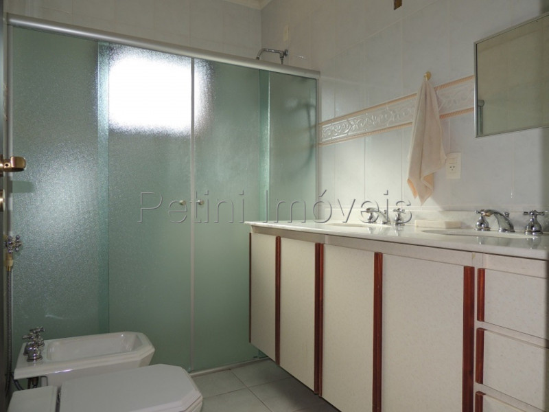 Casa de condomínio à venda Condominio Jardim das Palmeiras com 1650m² e 4 quartos por R$ 900.000 - 701554274-15-banheiro2.jpeg