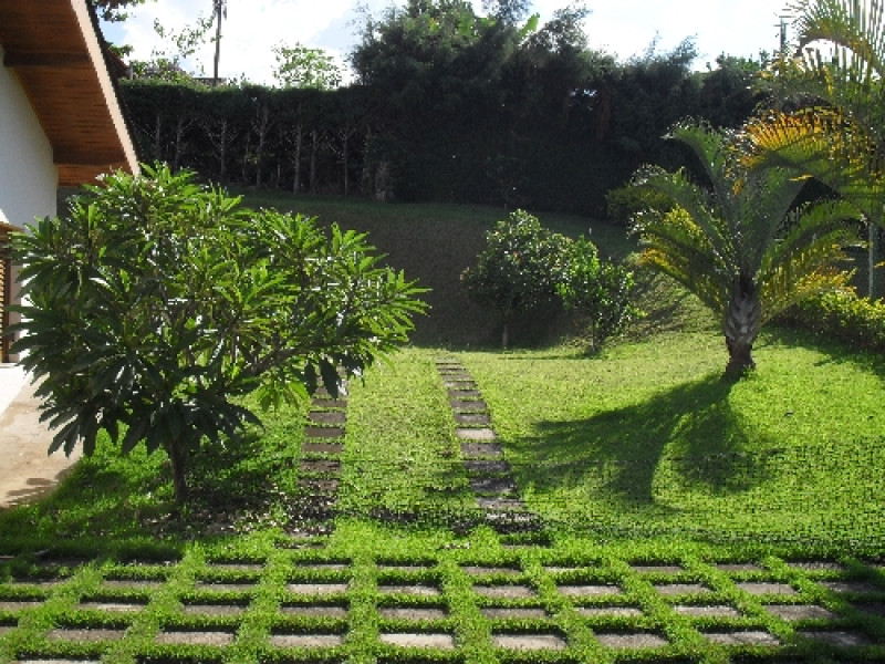 Casa de condomínio à venda Condominio Jardim das Palmeiras com 1650m² e 4 quartos por R$ 900.000 - 975747207-7-garagem-descoberta.JPG