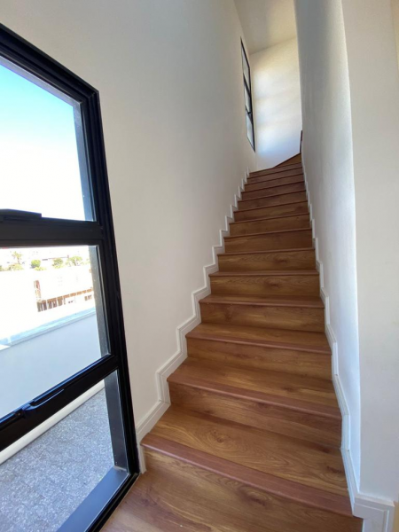 Casa de condomínio à venda Jd. São José com 197m² e 4 quartos por R$ 1.190.000 - 1044452019-escada.png
