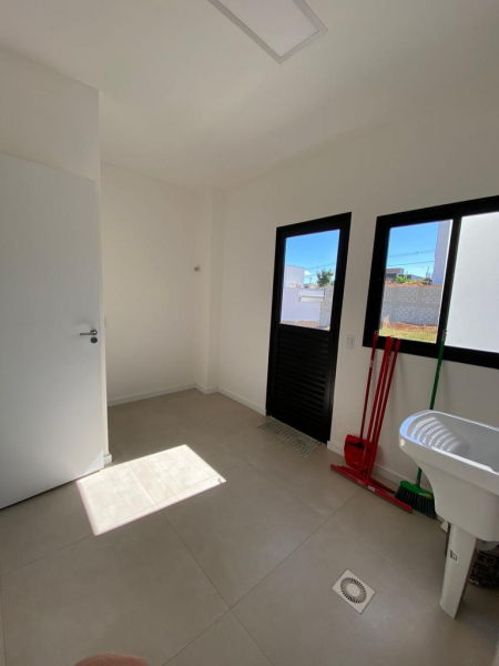 Casa de condomínio à venda Jd. São José com 197m² e 4 quartos por R$ 1.190.000 - 1119084087-lavanderia.png