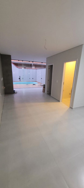 Casa à venda Iririú com 11900m² e 3 quartos por R$ 585 - 1061909336-piscina.jpg