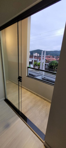 Casa à venda Iririú com 11900m² e 3 quartos por R$ 585 - 148192598-sacada.jpg